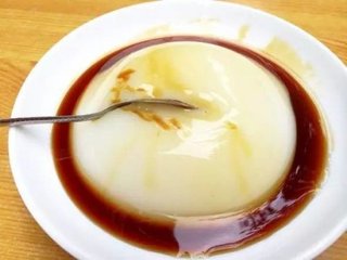 夏季天熱，在家自制特色小吃涼糕，方法簡單