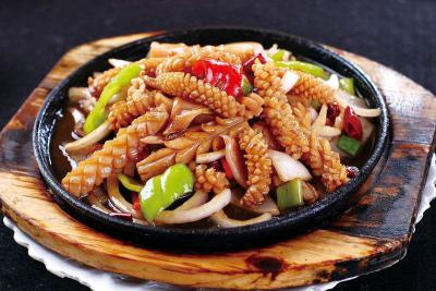 特色小吃鐵板魷魚培訓哪里專業？一年四季都盈利